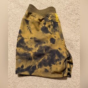 Lululemon Tie-Dye gold and black men’s shorts